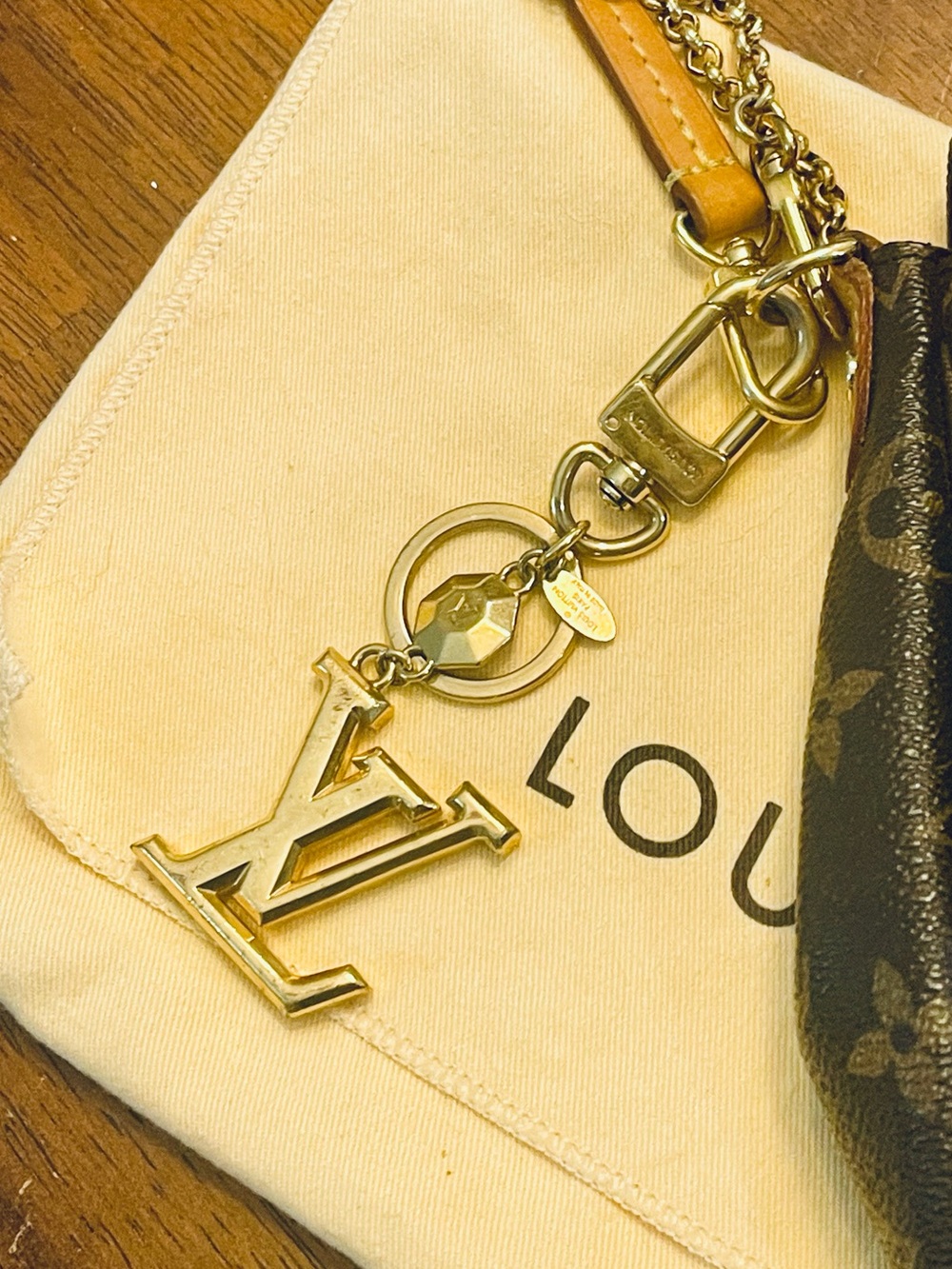 LOUIS VUITTON~M65216 Gold Porte-Clés LV Facettes Bag Charm/Key Holder Keyring